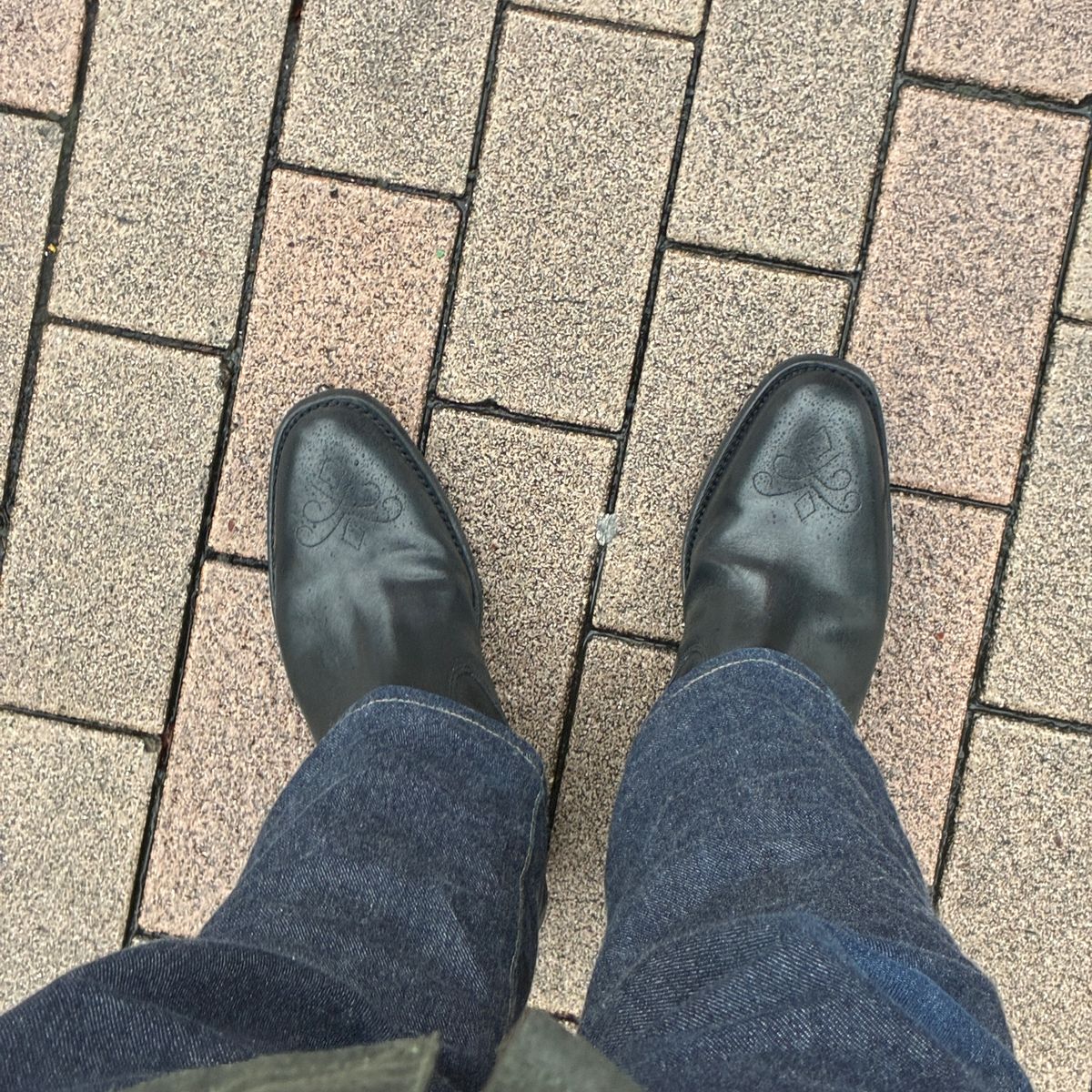 ヒールが削れてる