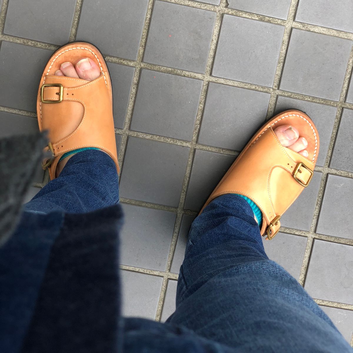 まだ革が硬いのでソックス履いていく
