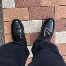 髪を切る