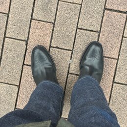 ヒールが削れてる