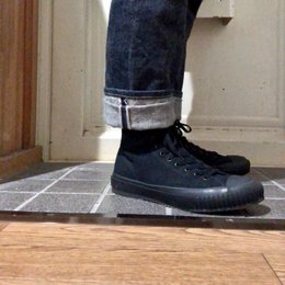 雨降ってきたのでヌメ革のリストバンドを外した